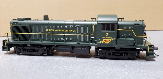  Atlas Classic HO Scale RS-3 locomotive in Lehigh and Hudson River (L&HR) #3 LN