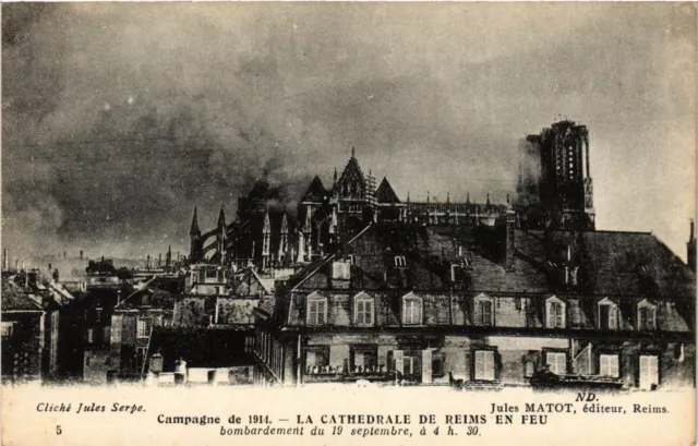 CPA AK Militaire - The Cathedral of Reims on Fire (697836)