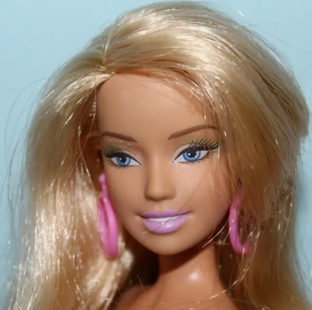 Barbie Doll Nude Blonde Hair Blue Eyes Earrings Smile Beach Feet Click