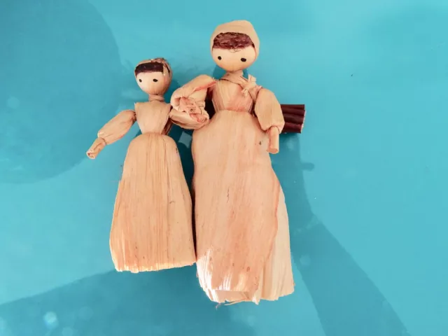 2 poupées anciennes en feuille de maïs 