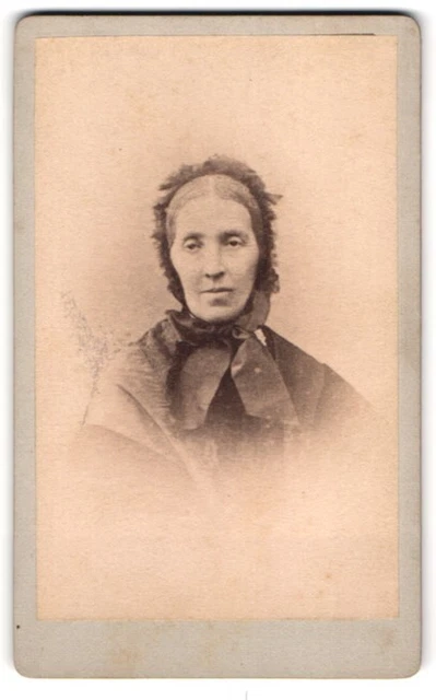Fotografie L. Belitski, Nordhausen, Freiheit 14, Portrait bürgerliche Dame mit