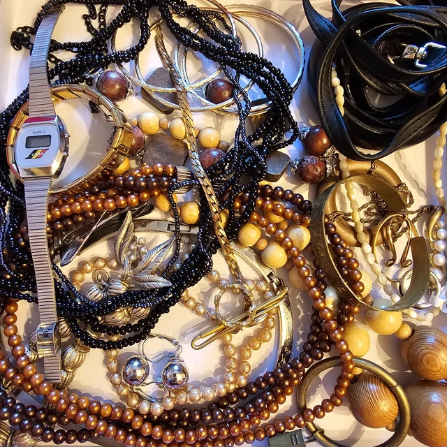 Lot De Bijoux Vintage – Laiton Et Cuir – À Restaurer Ou Détourner