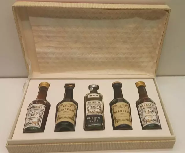 Cognac Hennessy 5 mignonnettes non ouvertes dans leur coffret d'origine rare