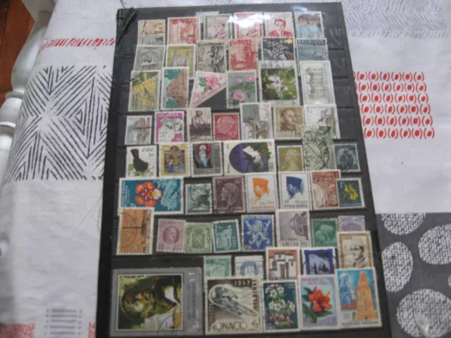 Lot De 118 Timbres Du Monde  Tous Differents Obliteres Et Neufs