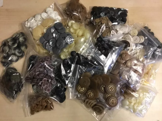 JOB LOT 30 Packs Assorted (As pics) Good Quality Buttons (30/11)