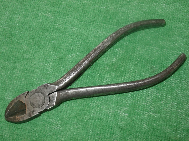 VINTAGE KRAEUTER PLIERS No.4600-5 = 5" PLIERS DIAGONAL CUTTERS MADE IN USA