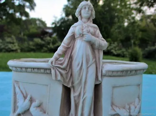 jardinière sculpture Femme Art nouveau biscuit porcelain woman sculpture planter