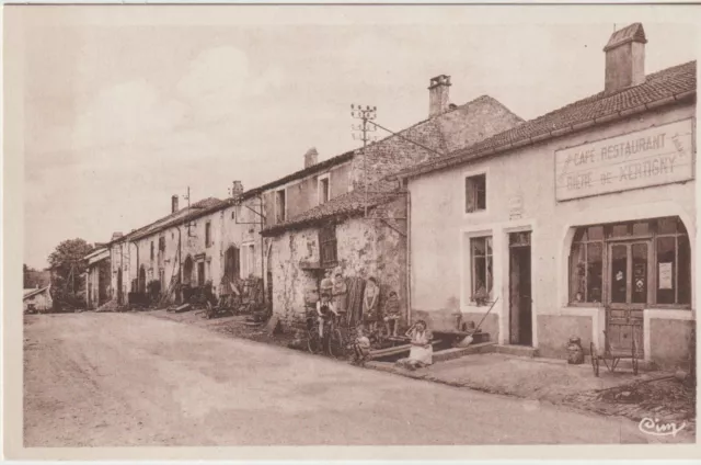 CPA 88 (Vosges) FOUCHECOURT / LA RUE HAUTE / LE CAFE / ANIMEE