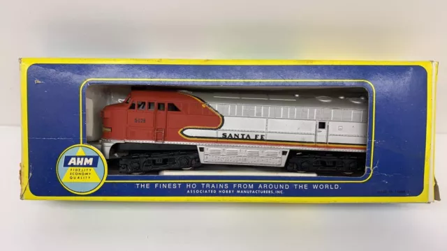 AHM Trains Diesel Locomotive Santa Fe #5028 HO Scale Tested