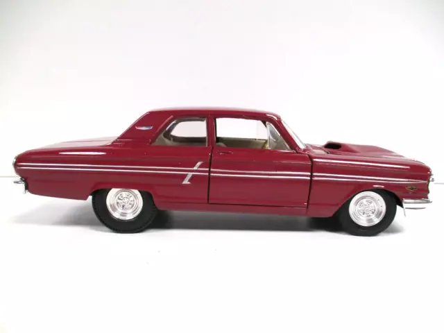 Maisto - 1964 Ford Fairlane Thunderbolt Drag Car - 1/24 Diecast Maisto - 1964 Ford Fairlane Thunderbolt Drag Car - 1/24 Diecast