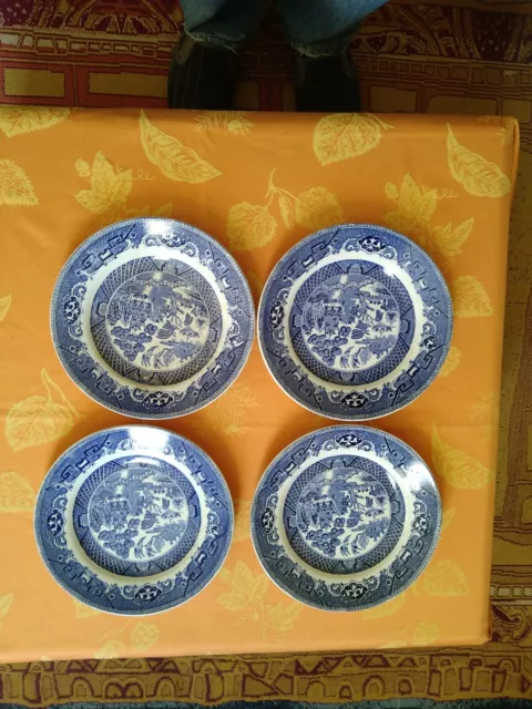 Assiettes   en Faïence  Saint AMAND Décor en Bleu d'un Paysage  Asiatique