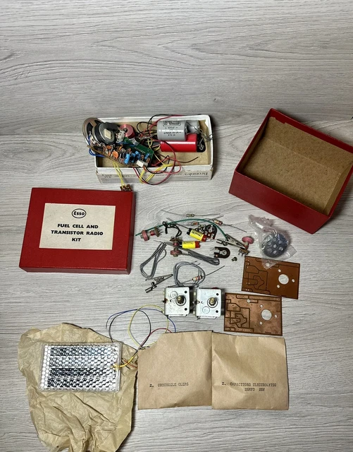 Esso Vintage FUEL CELL AND TRANSISTOR RADIO KIT