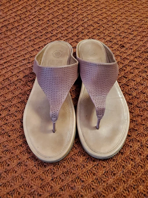 FitFlop Banda Women's Size 8 Cushioned Perforated Leather Thong Sandals Tan EUC
