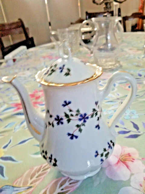 PARTIE DE SERVICE A CHOCOLAT en porcelaine émaillé