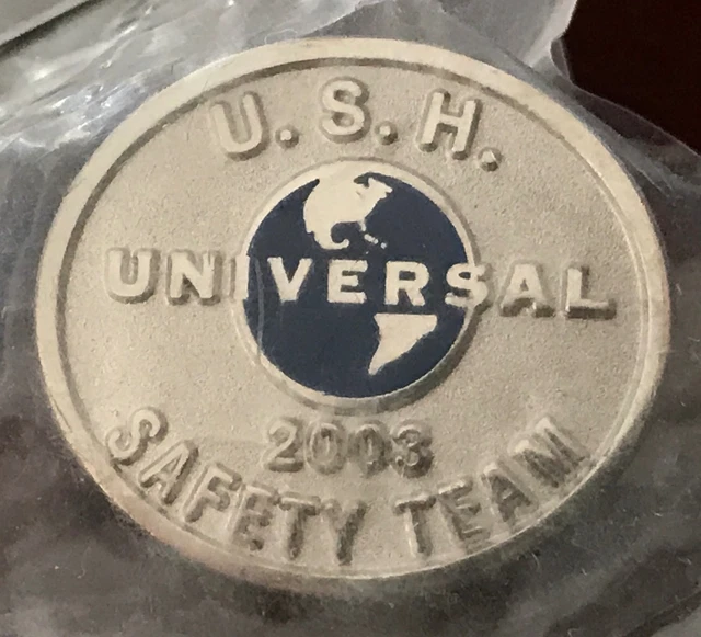 UNIVERSAL STUDIOS HOLLYWOOD Employee Only Safety Team Pin 2003 Silver