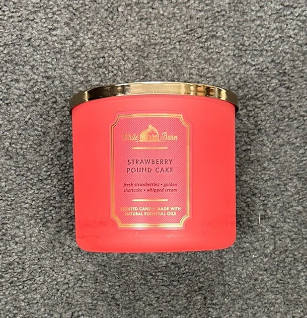 BATH & BODY Works/White Barn 3 Wick Candle Strawberry Pound Cake 21.