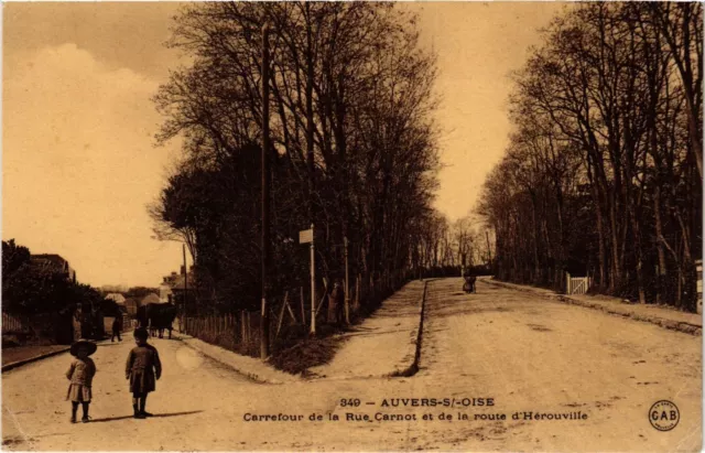 CPA Auvers s OISE - Carrefour de la Rue Carnot et de la route (423682)