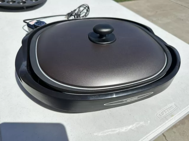 https://www.picclickimg.com/7joAAOSwBZ1k-3Q7/Zojirushi-EA-DCC10-Gourmet-Sizzler-Electric-Griddle-With-Extras.webp
