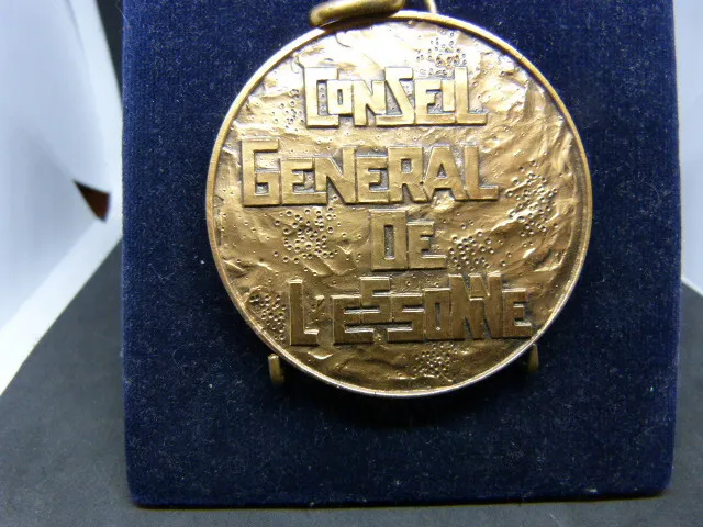 grosse  belle médaille bronze conseil géneral de l'essonne  montlhery arpajon 2