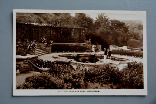 R&L Postcard: Scarborough Peasholm Park  Glen Lily Pond 1930