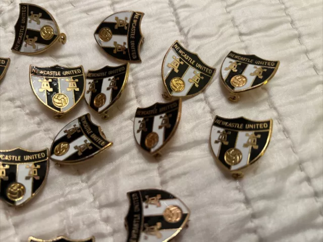 Newcastle United vintage 1979- 1980 enamel shield badges, bundle of 20.