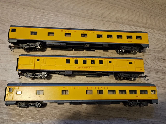 Lot of 3 HO Union Pacific Passenger cars- RPO, coach, tail car