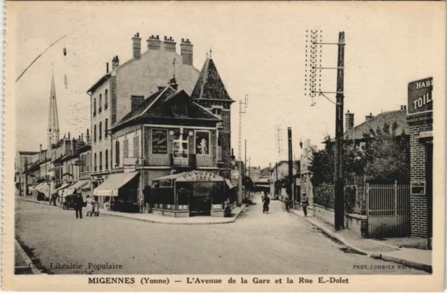 CPA MIGENNES L'Avenue de la Gare et la Rue E.-Dolet (1198629)
