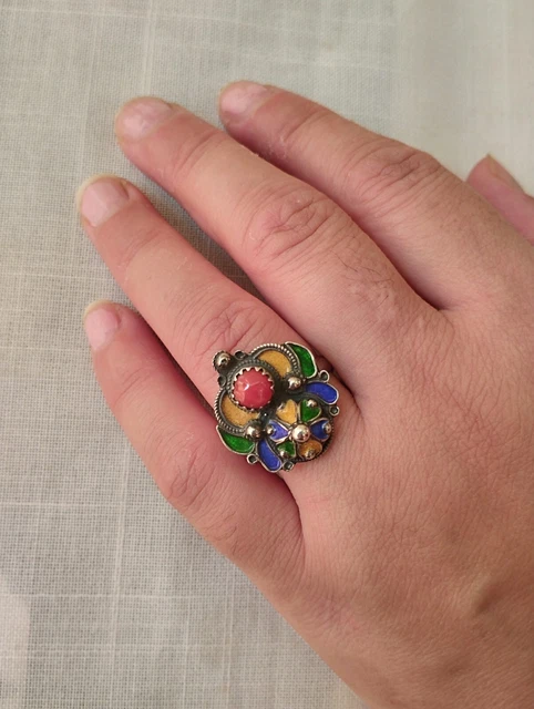 Ancienne Bague Décorative Argentée - Style Vintage - Occasion