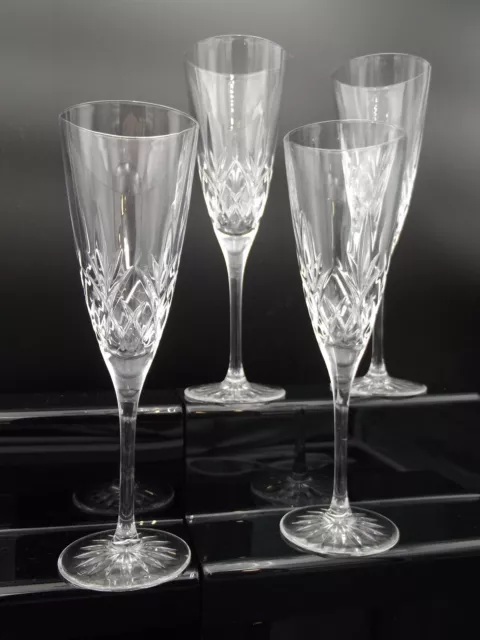 Lot De 4 Grandes Flutes A Champagne En Cristal Signees Lr Dans La Pied