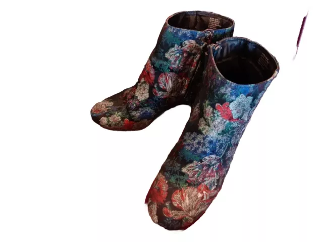Zigi Soho Women's Ankle Boot Size 8 Nydia Black Floral Brocade Textile Side Zip