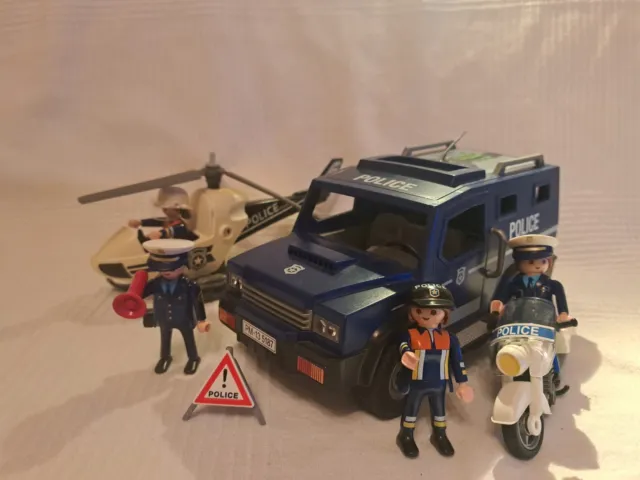Boîte 5187 : voiture de police avec bateau playmobil - La Poste