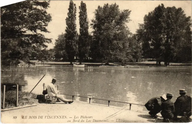 CPA Vincennes Les Pecheurs au Bord du Lac Daumesnil (1347292)