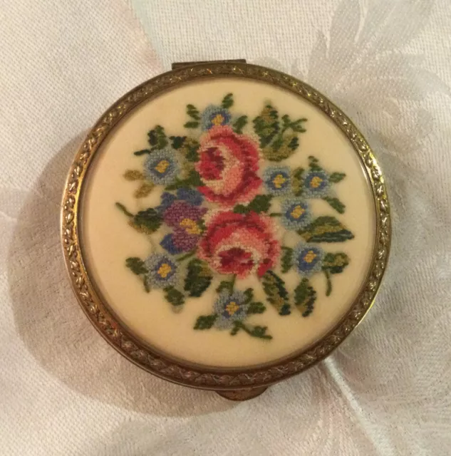 Pretty Petit Point Powder Compact. 💐Embroidered Roses,Violets & Forget-me-nots