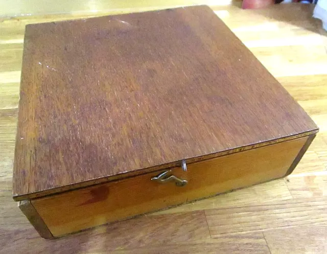 Vintage Hand Made WOODEN FISHING TACKLE BOX 20.5cm x 20cm x 6cm. 3 Compartments