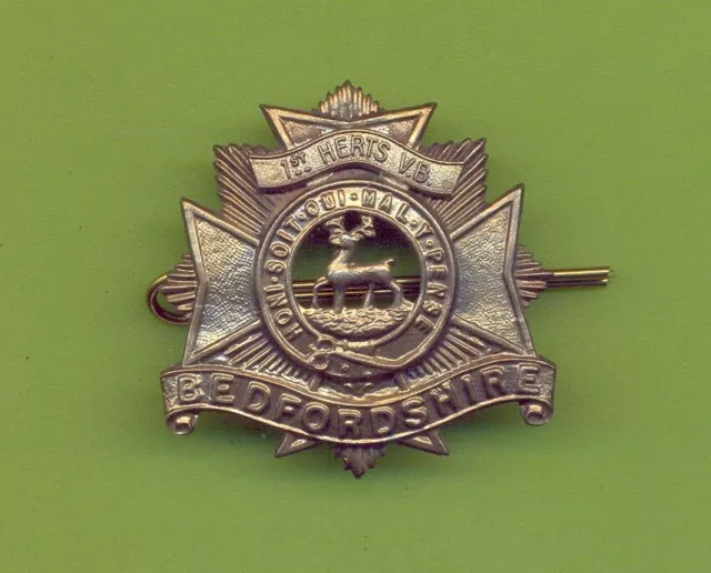 BEDFORDSHIRE REGIMENT 1st HERTS VOLUNTEER BATTALION.METAL CAP BADGE