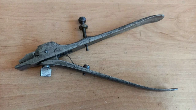 Ancienne Pince à Plomberie – Outil De Métier Vintage – Bon état – Métal Solide