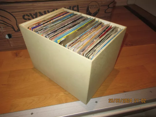 ca 80 Single's Schallplatten - International - inkl.  Box