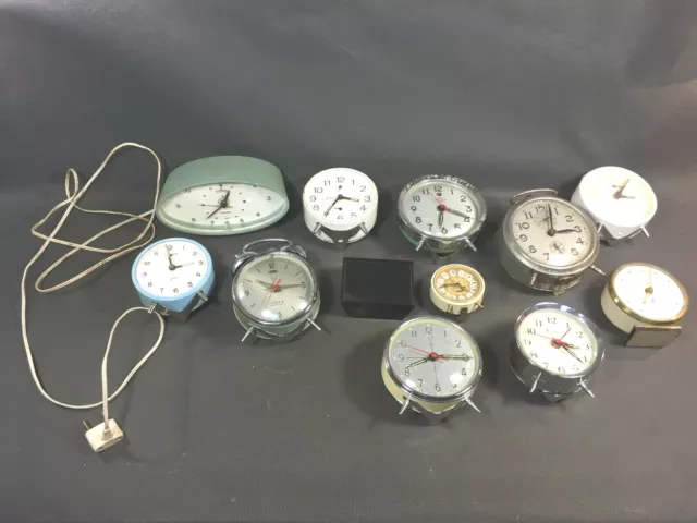 Lot de 12 anciens réveils CalorJapy vedette répétion Hangarter vintage