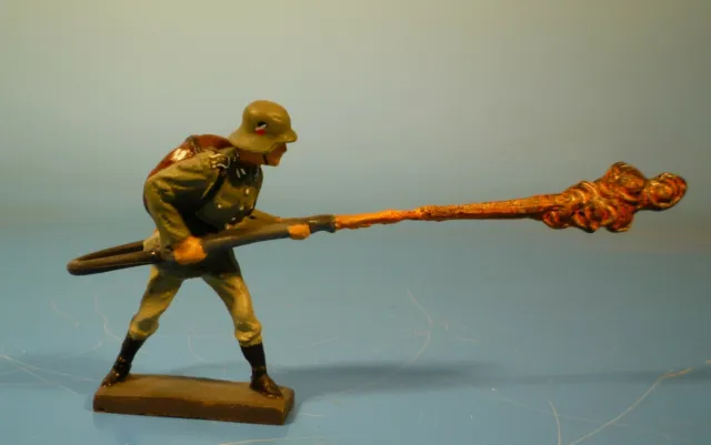 Lineol / Elastolin - Wehrmacht Soldat mit Flammenwerfer - 7 cm Serie = 1:24