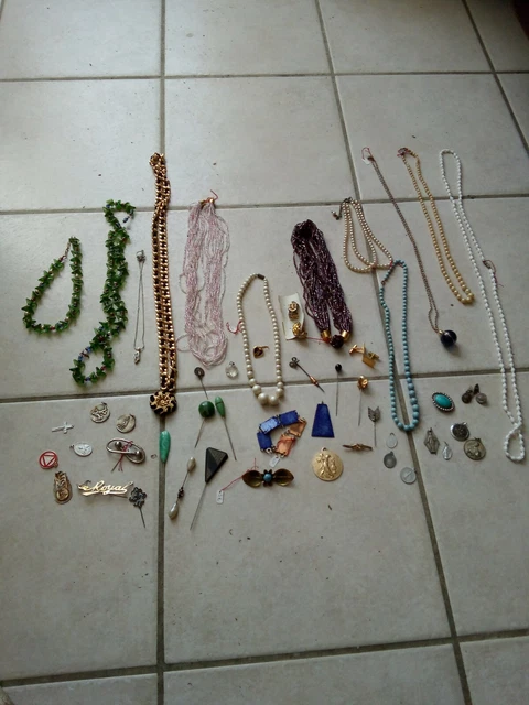 lot de bijoux fantaisistes (D'occasion) à Moléson-s-Gruyères pour CHF 10 - avec livraison