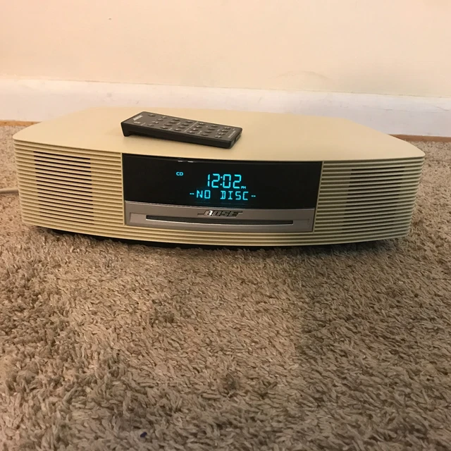 BOSE WAVE MUSIC System AM/FM Radio CD Player with Remote White 200.
