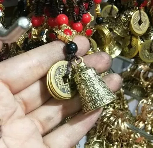 Feng shui monete portafortuna e campana Tibetana  portachiavi