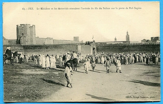 CPA : FEZ - Le Résident et les Autorités attendent l'arrivée du fils du Sultan