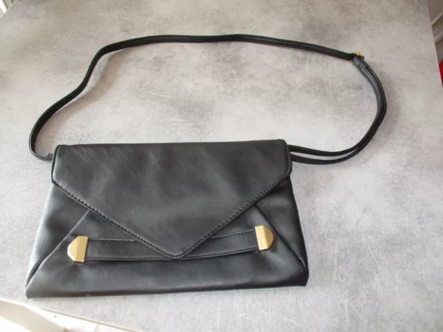 Pochette noire en simili cuir avec bandoulière - Marque Kiabi