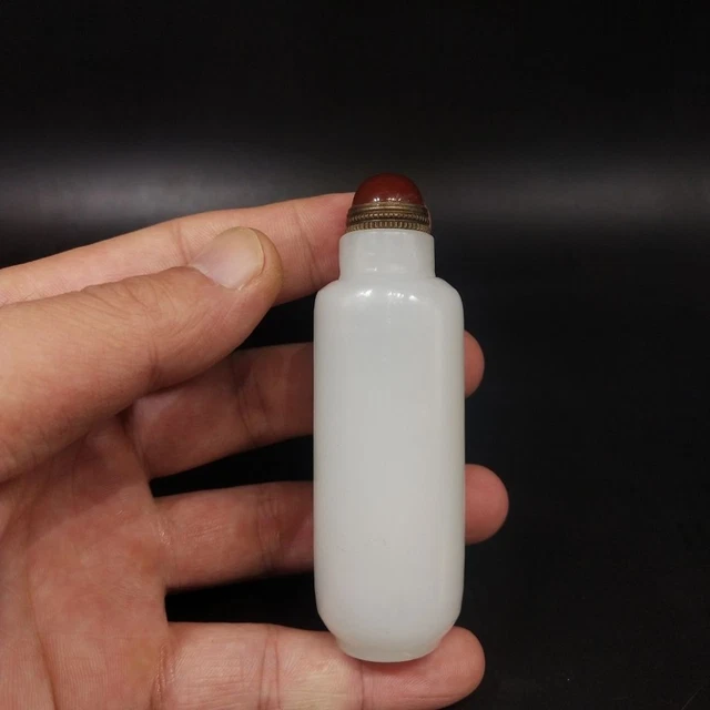 Exquisite Chinese Collectible White Jade Snuff Bottle