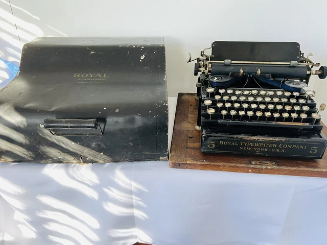 Royal Typewriter Company Standard 5 Antique Typewriter w/ Original Metal Case