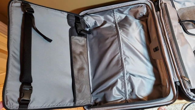 Tumi Alpha 3 Continental Expandable 4 Wheeled Carry-On Black 117162-1041 - $975 7