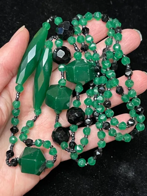 Art Deco vintage flapper green black Czech glass bead necklace jewelry
