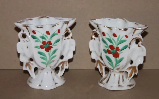 Ancienne paire de vases de mariage en porcelaine a décor floral