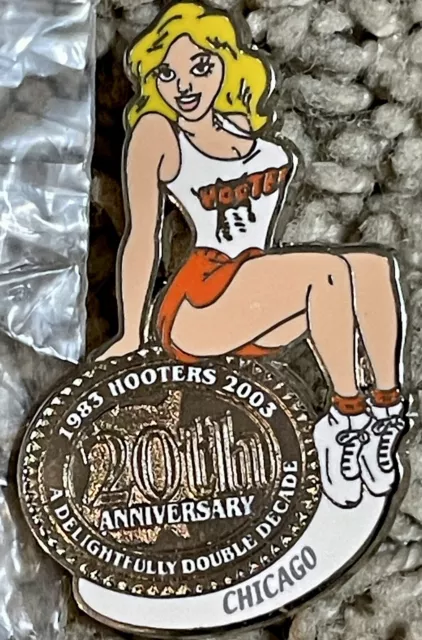 HOOTERS Pin 1983-2003  Restaurant 20th ANNIVERSARY Speedway Chicago Model Vtg